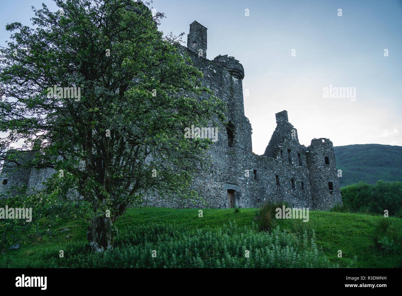 Kilchurn Castle ist eine Burgruine auf einer felsigen Halbinsel am nordöstlichen Ende von Loch Awe, in Argyll und Bute, Schottland. Es wurde zuerst gebaut Stockfoto