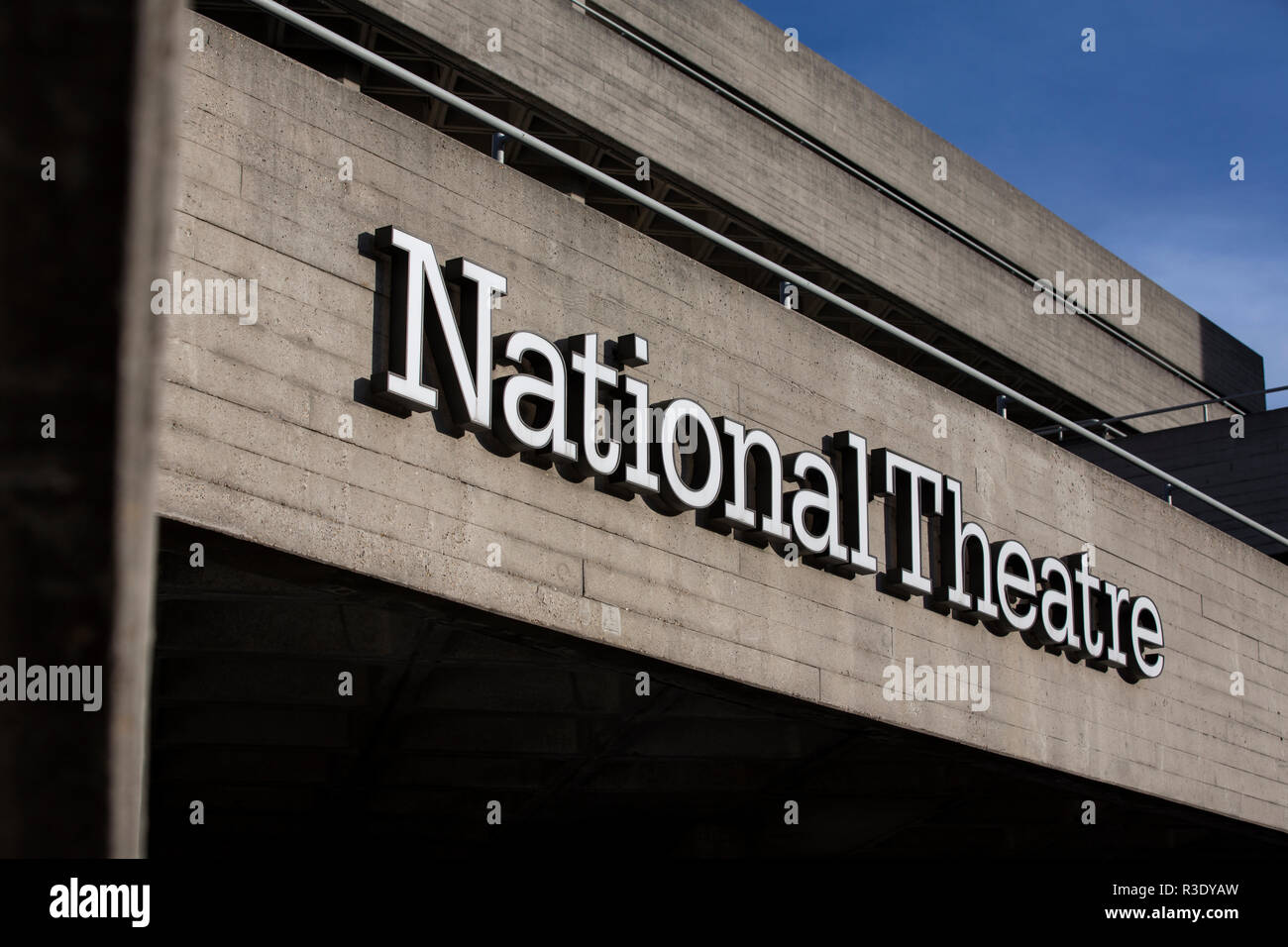 Das Royal National Theatre in London, die gemeinhin als das Nationale Theater, einer der prominentesten Großbritannien öffentlich finanzierte darstellende Kunst Veranstaltungsorte, UK Stockfoto