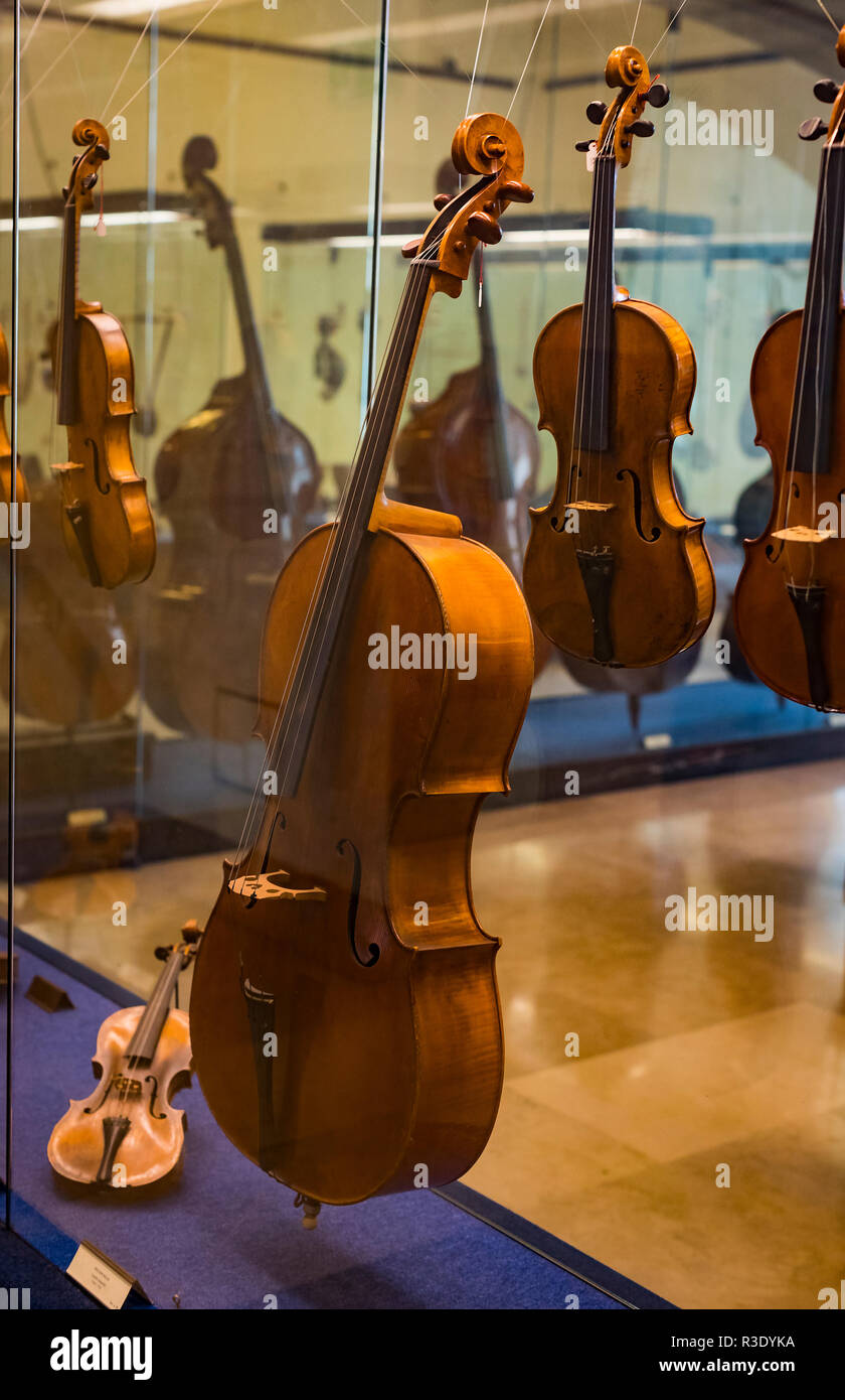 Mailand, Italien - 6. JUNI 2018: Ausstellung von Musikinstrumenten von Mailand ist in das Schloss Sforza Museum ausgestellt. Stockfoto
