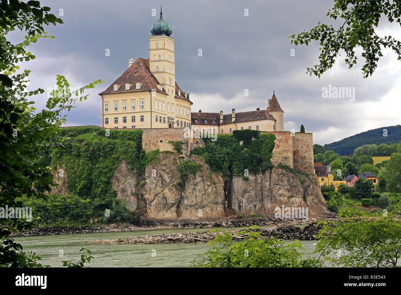 Mit Blick auf Schöbel nbÃ¼hel Schloss mit Blick auf die Donau Stockfoto