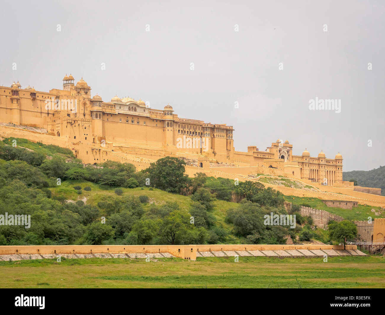 Ein Weitwinkel Tag geschossen von Amer Fort/Fort Amber in Jaipur, Rajasthan, Indien Stockfoto