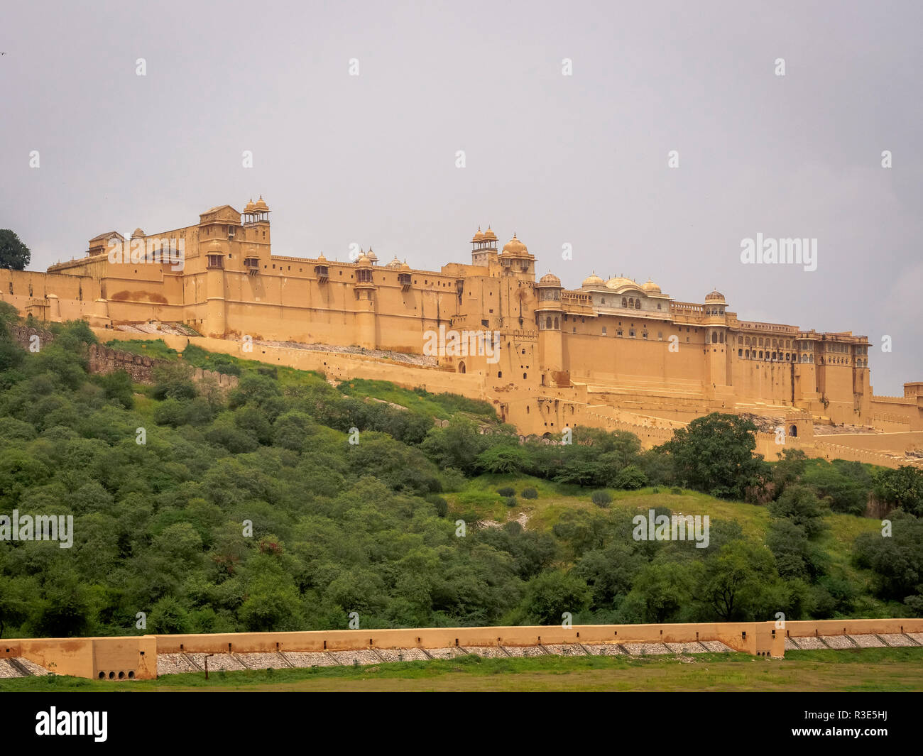 Ein Weitwinkel Tag geschossen von Amer Fort/Fort Amber in Jaipur, Rajasthan, Indien Stockfoto