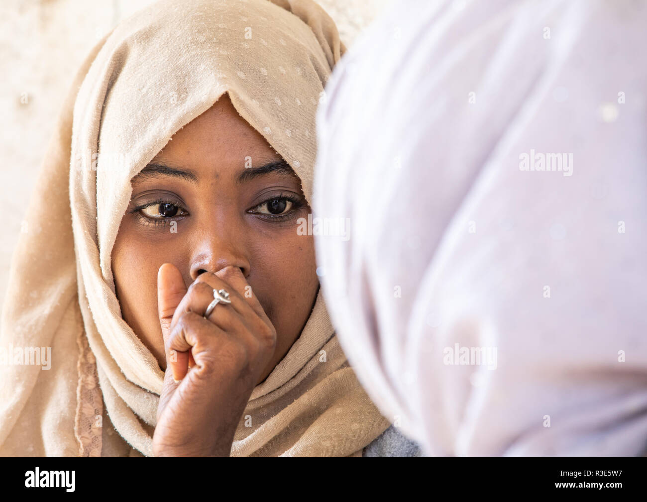 Verschleierte Frau Harari, Harari Region, Harar, Äthiopien Stockfoto