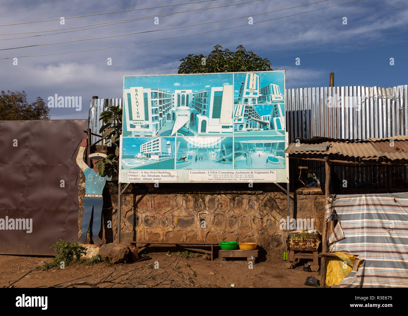 Baustelle Plakat für ein neues hotel Projekt, Sitzbank Maji, Mizan Teferi, Äthiopien Stockfoto