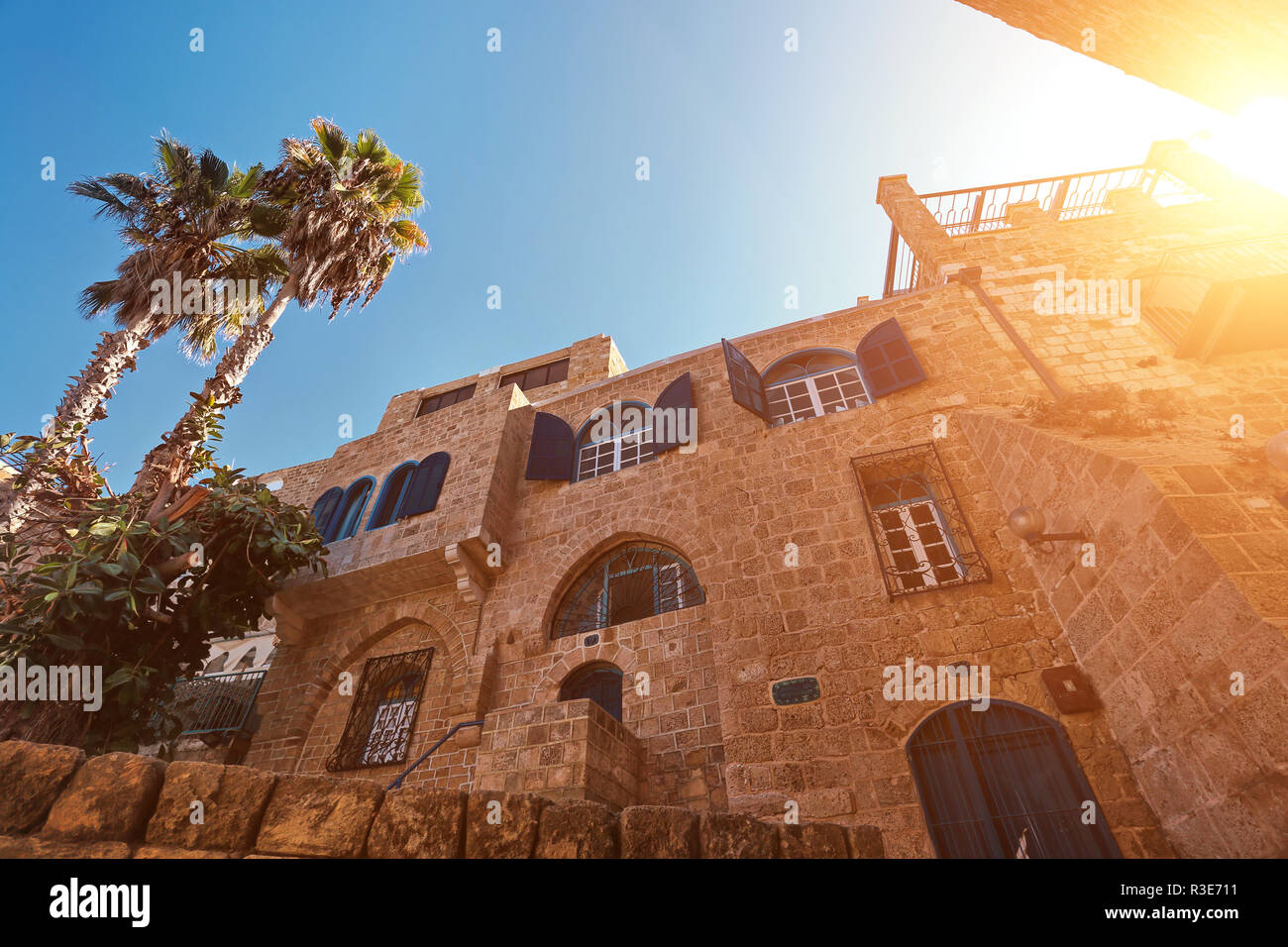 Blick auf die alte Straße von Jaffa in Tel Aviv. Stockfoto