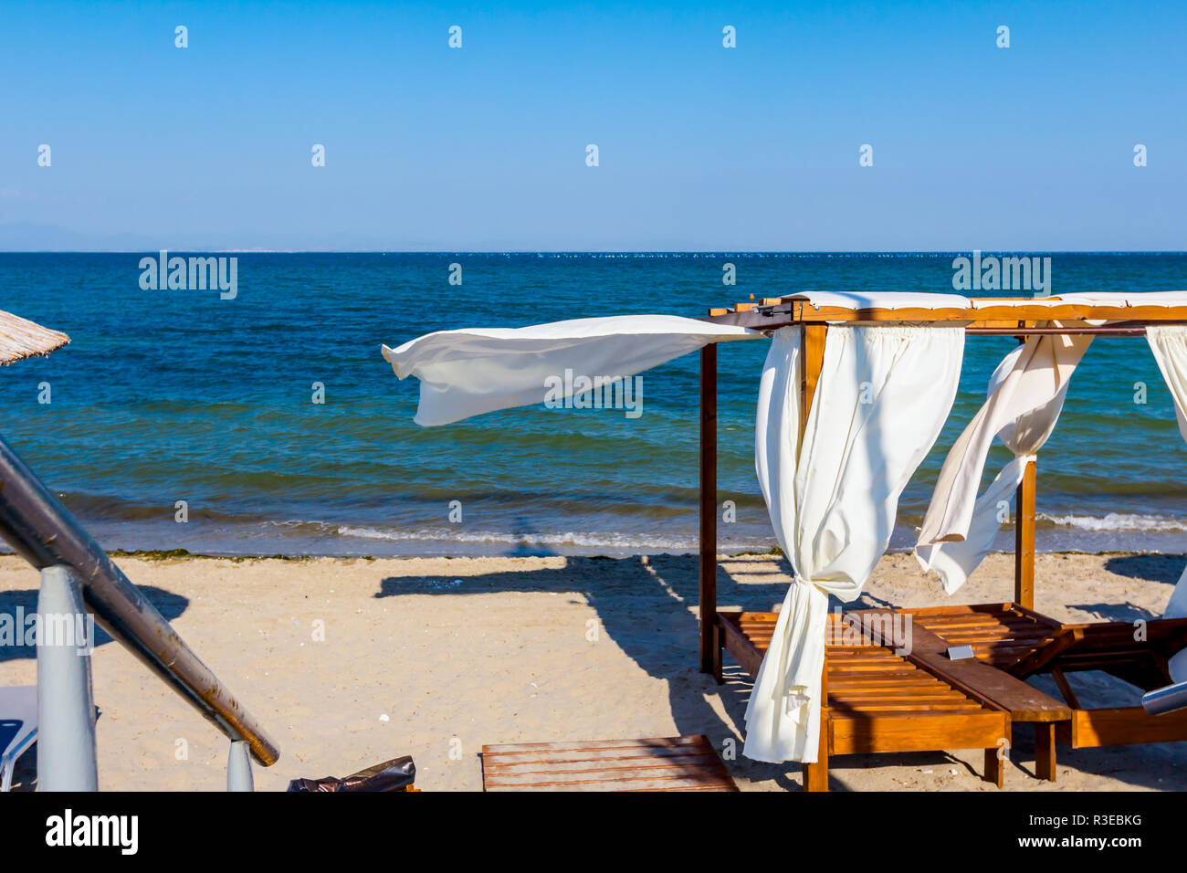 Download Weisser strand vorhaenge Desktop Wallpaper