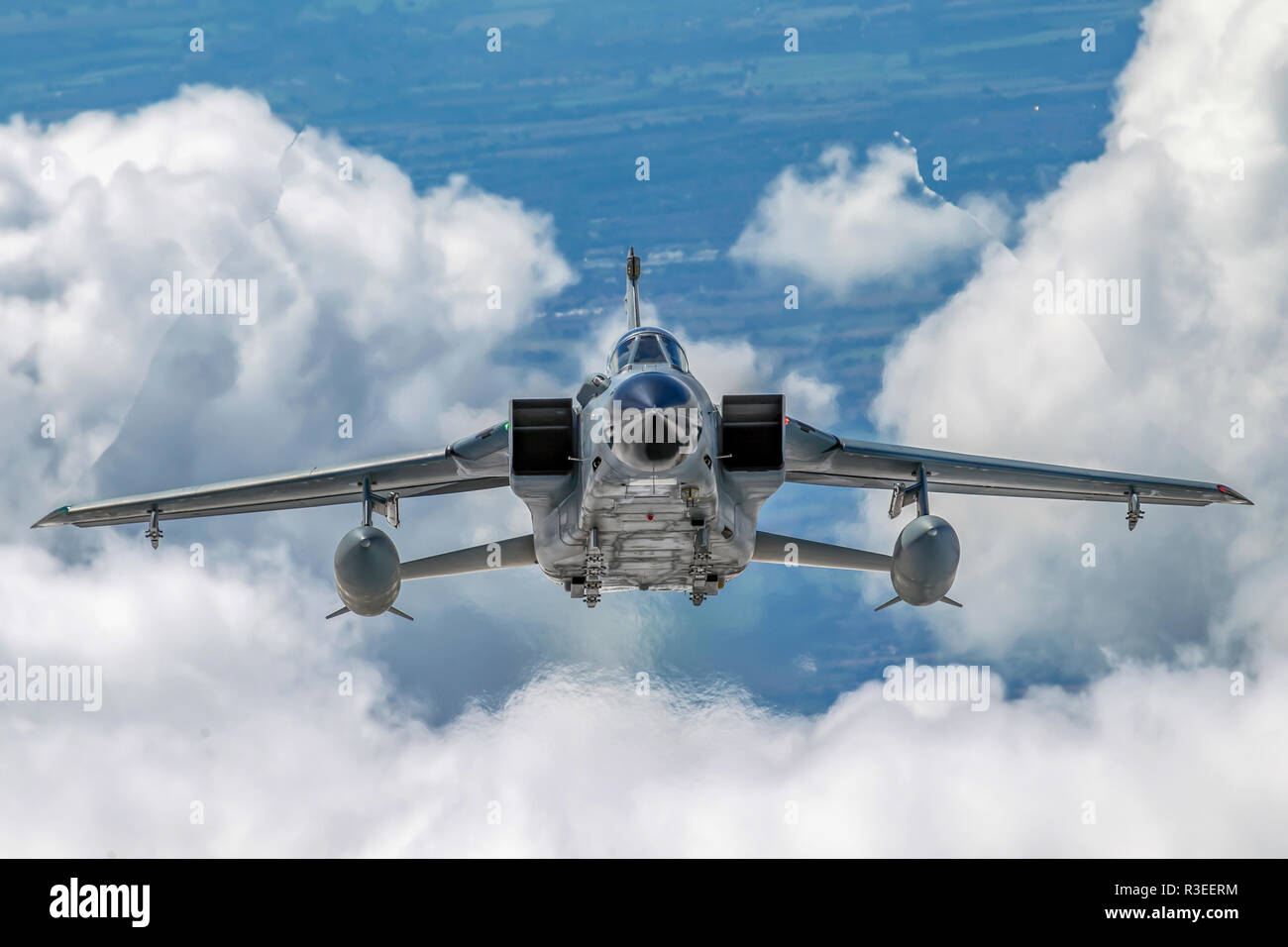 Die deutsche Luftwaffe, Panavia Tornado im Flug fotografiert im Royal International Air Tattoo (RIAT) Stockfoto