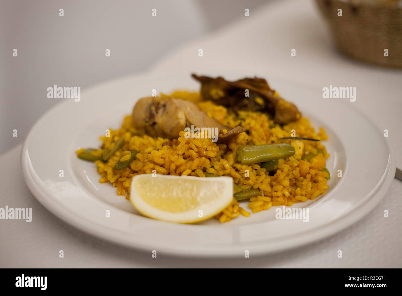 Paella Tapas im Restaurant in Valencia Stockfotografie Alamy