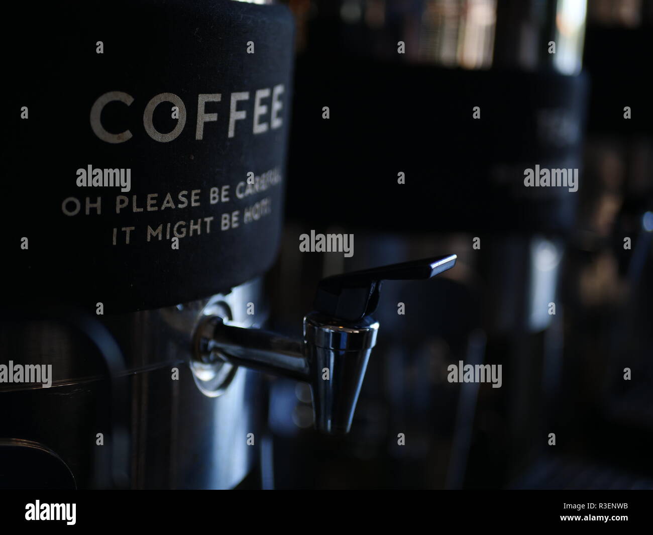 Eine Kaffeemaschine mit einem Etikett Stockfoto