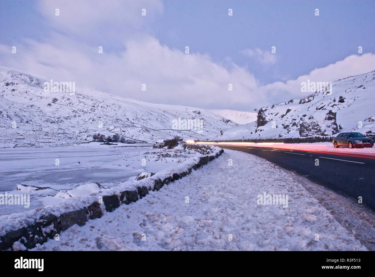 Llyn Ogwen, gefrorenen See in Ogwen Valley, Snowdonia, North Wales, UK Stockfoto