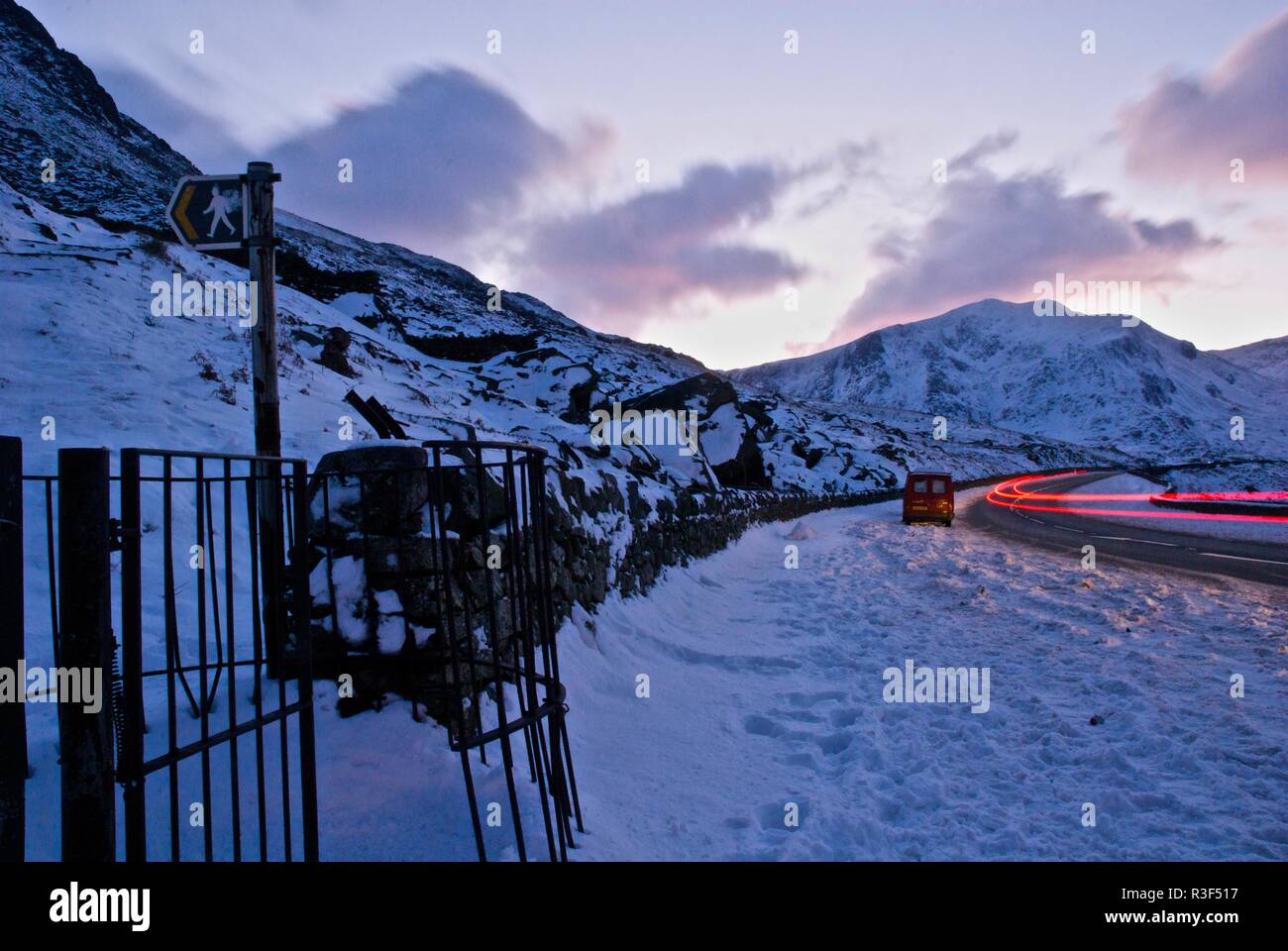 Llyn Ogwen, gefrorenen See in Ogwen Valley, Snowdonia, North Wales, UK Stockfoto
