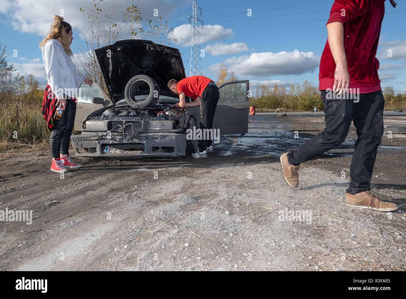 Warschau/Polen - Oktober 21, 2018: Broken Auto während laienhaften treiben Ereignis in Ursus, verlassenen Traktorenfabrik in Warschau Stadtrand Stockfoto