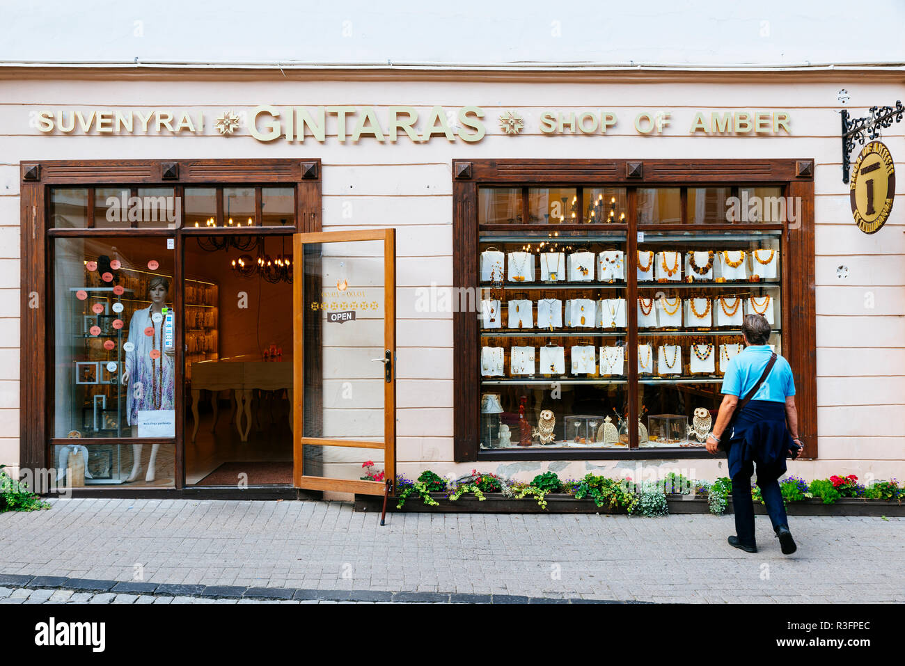 Souvenir shop. Verkauf von Baltischen Bernstein. Die Ostseeregion ist die Heimat der größten bekannten Ablagerung von Bernstein, genannt der Baltische Bernstein oder succinite. Vilnius, Vilni Stockfoto