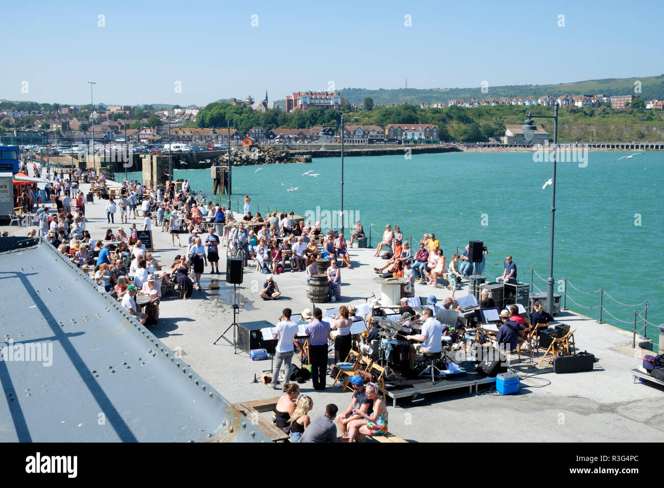 Sommer Unterhaltung auf den Hafen von Folkestone, Kent, Großbritannien Stockfoto