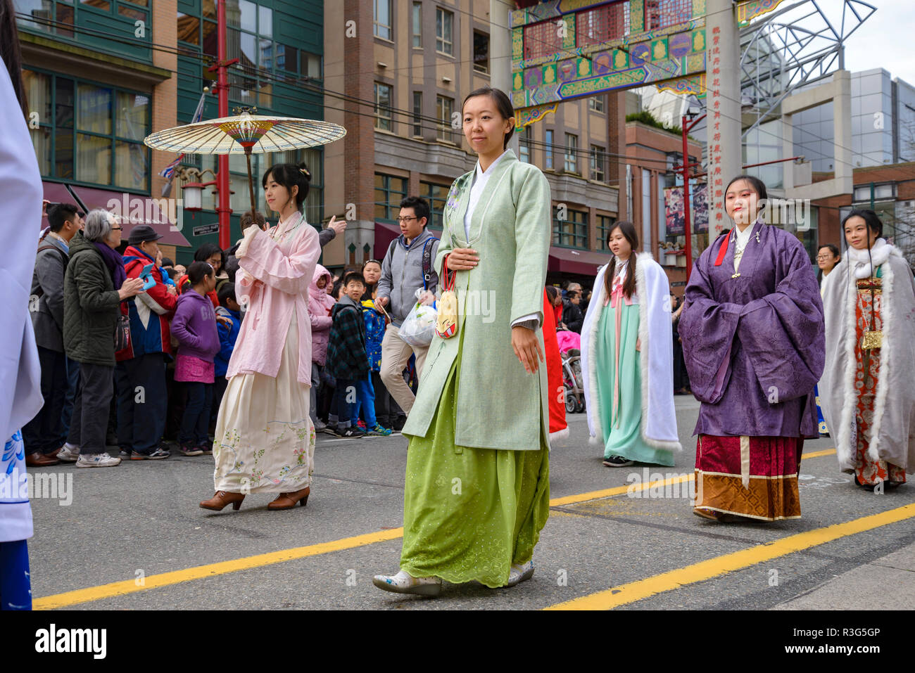 Traditionelle chinesische Kleidung Kleider, 2015 Chinesische Neujahrsparade, Vancouver, Britisch-Kolumbien, Kanada Stockfoto