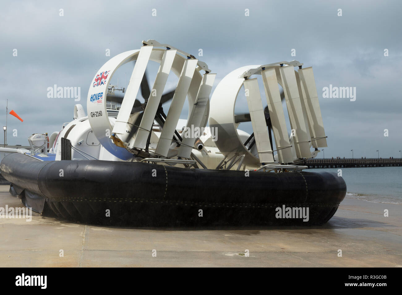 Hovercraft/Hover Craft" den Solent Flyer "Ryde gesehen auf der Isle of Wight/IofW/IoW. Service arbeitet zwischen Portsmouth and Southsea in Portsmouth im Vereinigten Königreich (98) Stockfoto