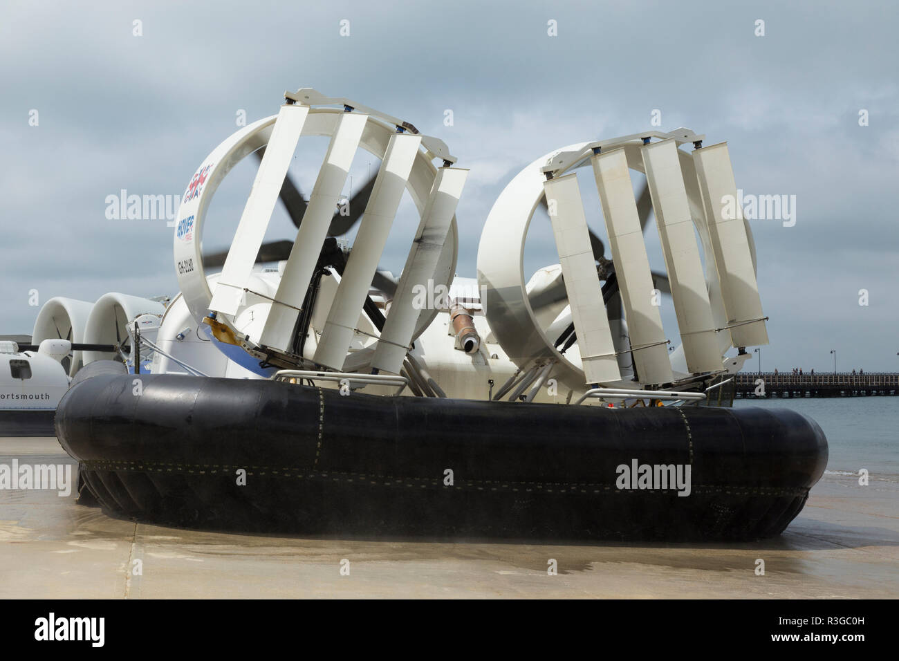 Hovercraft/Hover Craft" den Solent Flyer "Ryde gesehen auf der Isle of Wight/IofW/IoW. Service arbeitet zwischen Portsmouth and Southsea in Portsmouth im Vereinigten Königreich (98) Stockfoto