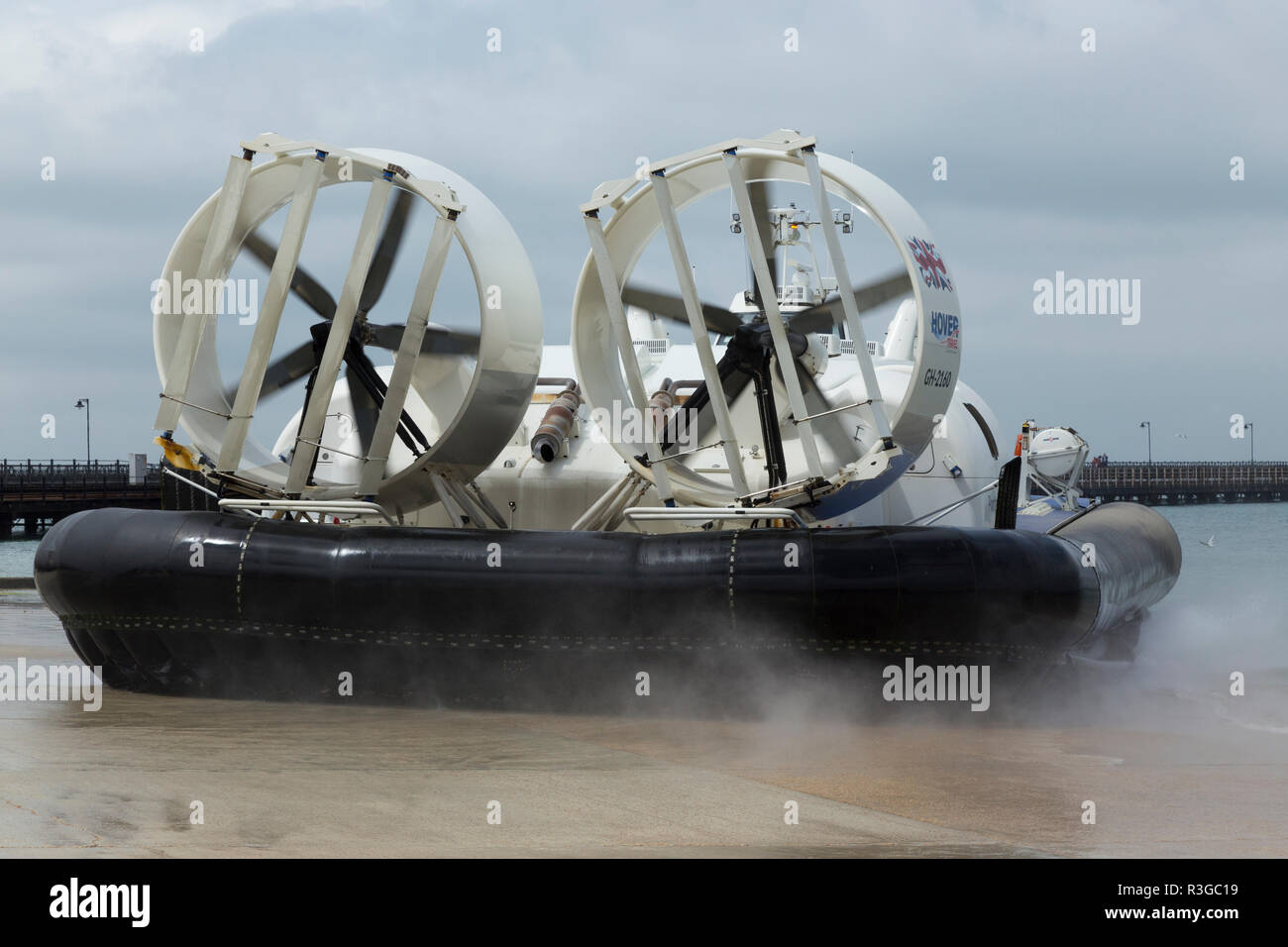 Hovercraft/Hover Craft" den Solent Flyer "Ryde gesehen auf der Isle of Wight/IofW/IoW. Service arbeitet zwischen Portsmouth and Southsea in Portsmouth im Vereinigten Königreich (98) Stockfoto