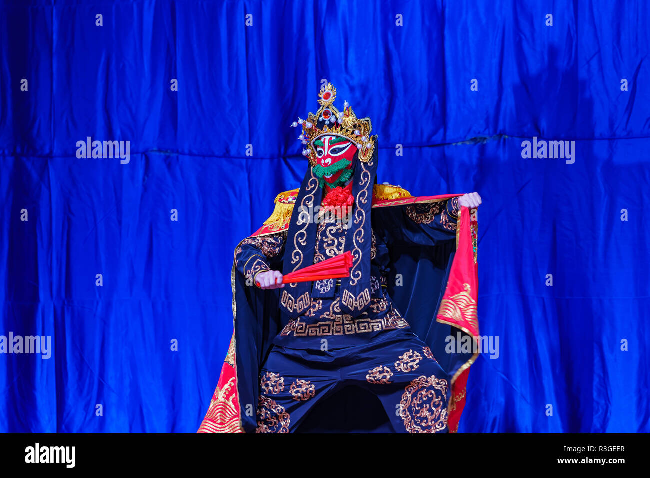 Los Angeles, Nov. 21: Chinesische Akrobaten und Tänzer von Moonlight Wald Festival am 21.November, 2018 in Los Angeles Stockfoto