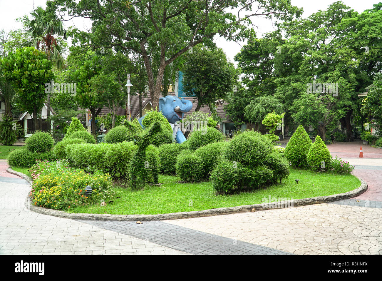 Schöne Parkanlage mit Pflanzen und Garten Landschaft design Stockfoto