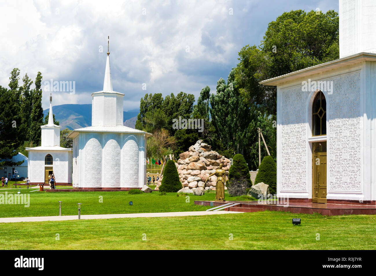 Kapellen der verschiedenen Religionen, Kulturzentrum Ruh Ordo, Cholpon-Ata, Kirgisistan Stockfoto