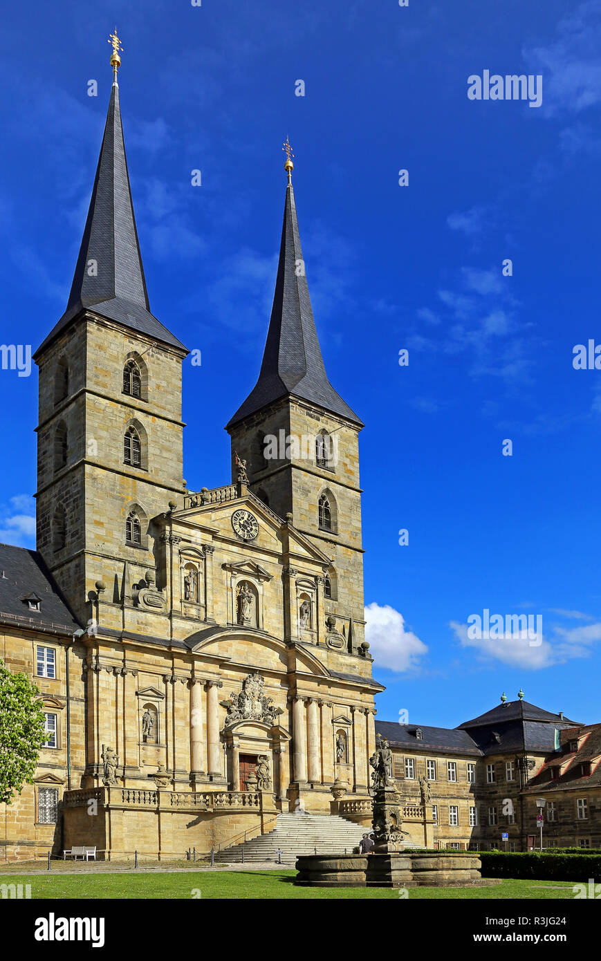 Western vor dem Kloster Kirche auf dem Michaelsberg in Bamberg. Stockfoto