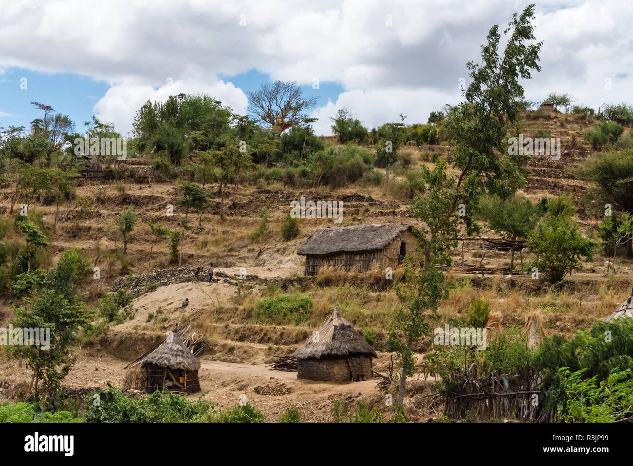 Ackerland mit Häusern in den Bergen, Konso Bereich, Äthiopien Stockfoto
