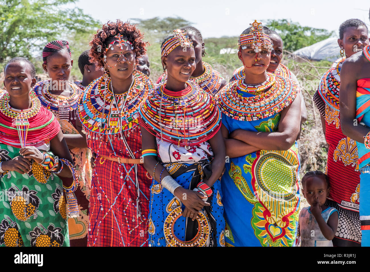 Afrika Kenia Samburu National Reserve Stammes Frauen In Traditioneller Kleidung Und Ornamentik Stockfotografie Alamy