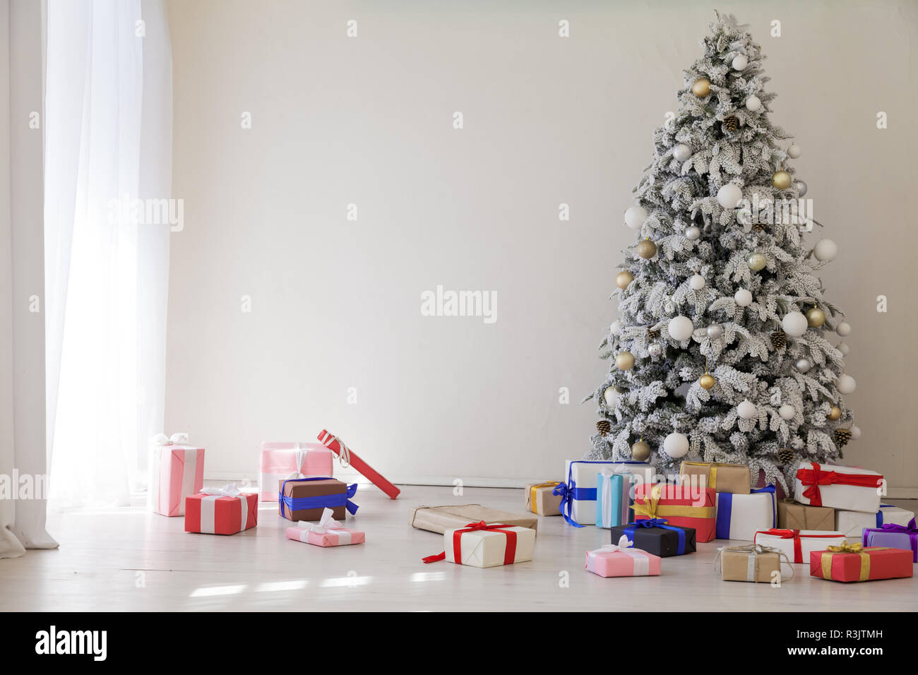 Neues Jahr Weihnachtsbaum winter Urlaub Geschenke Inneneinrichtung Postkarte Stockfoto