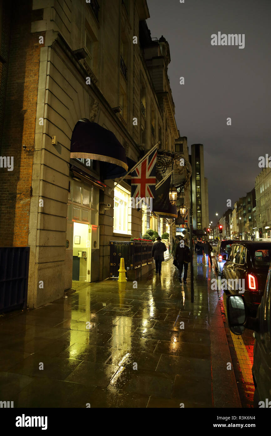 Arlington Street London Blick nach Norden in der Nacht Stockfoto