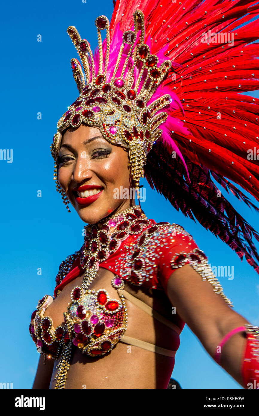 Brasilianische Samba Band Der internationale Karneval Seychellen, in Victoria, Mahe, Republik der Seychellen, Indischer Ozean. Stockfoto