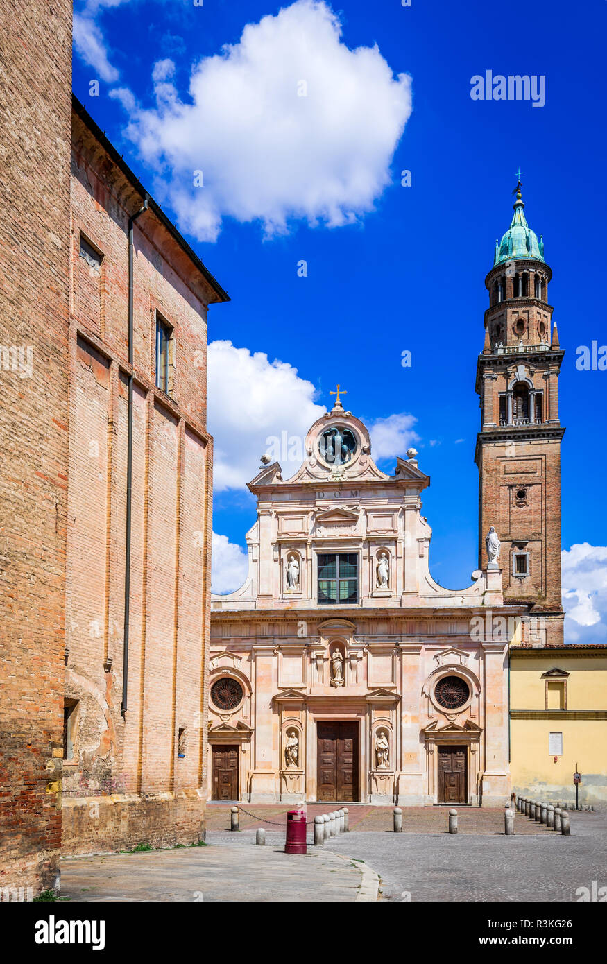 Parma, Italien - Piazzale San Giovanni. San Giovanni Evangelista Kirche mit barocken Fassade. Stockfoto