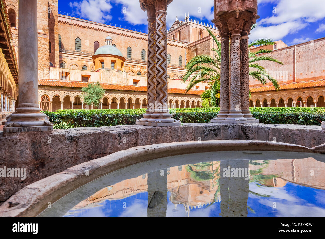 Norman and baroque architecture Fotos und Bildmaterial in hoher