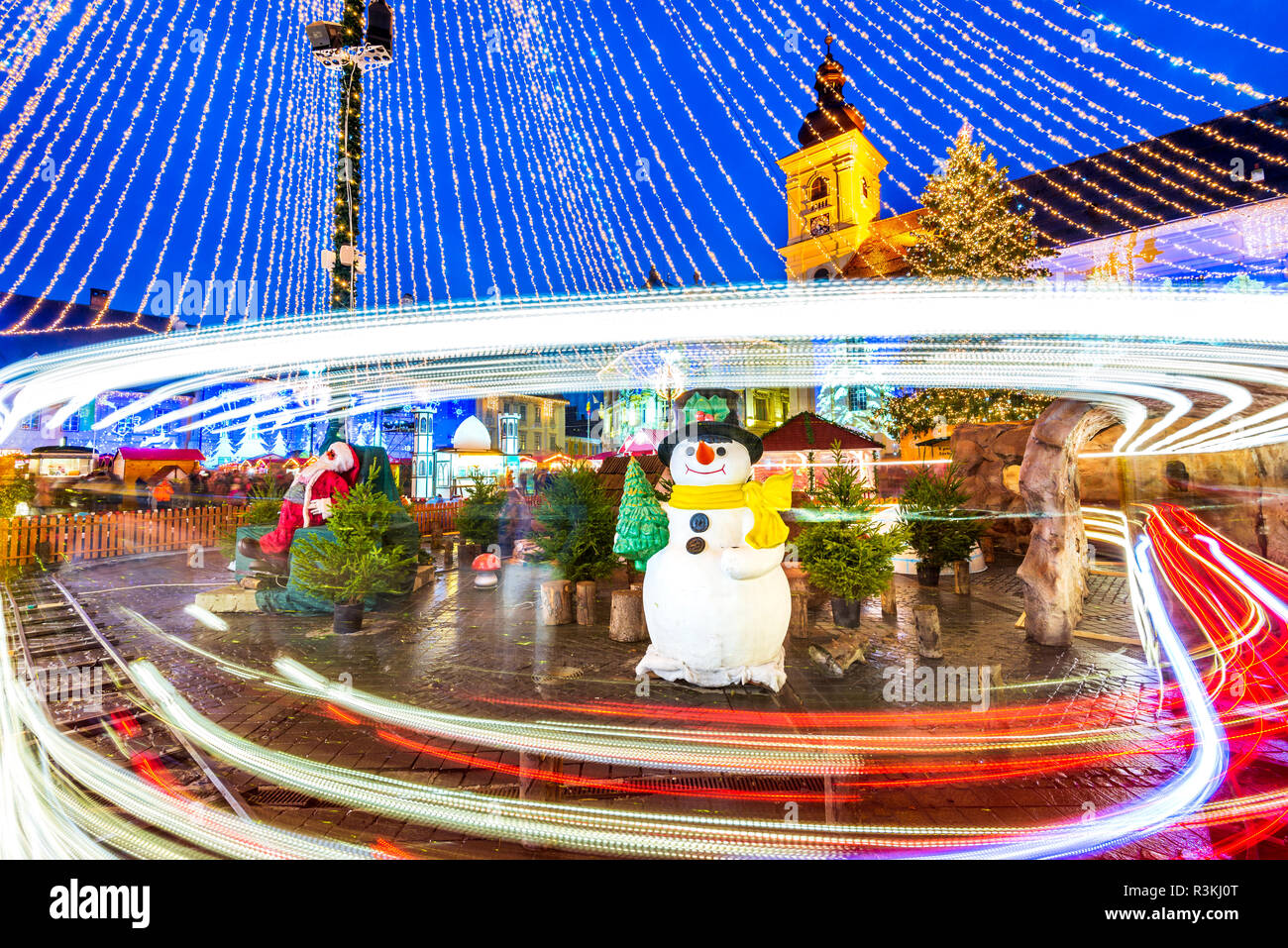 Sibiu, Rumänien - Weihnachtsmarkt, der größten in Rumänien, Siebenbürgen Wahrzeichen. Stockfoto