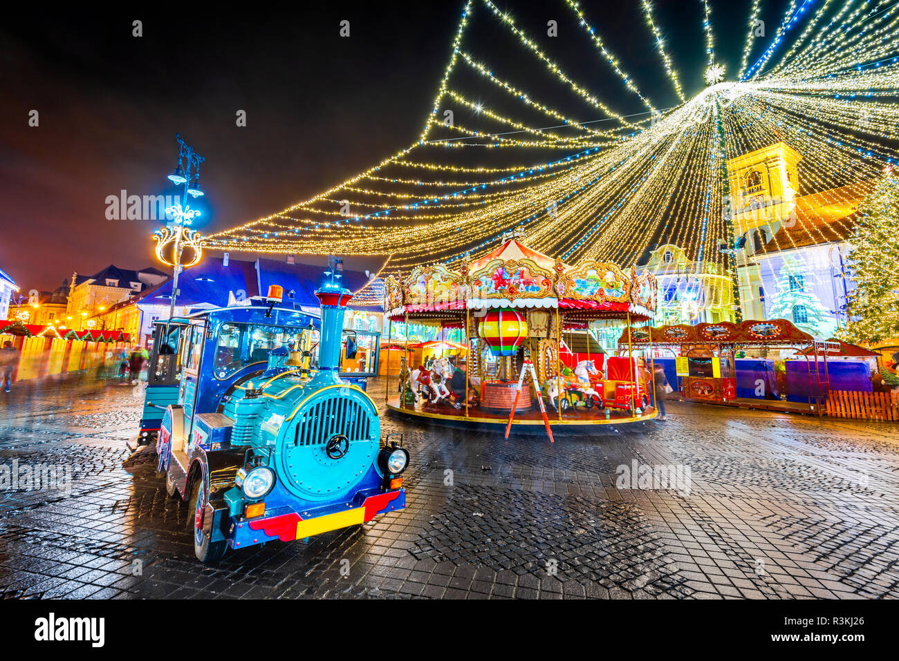 Sibiu, Rumänien - Weihnachtsmarkt, der größten in Rumänien, Siebenbürgen Wahrzeichen. Stockfoto