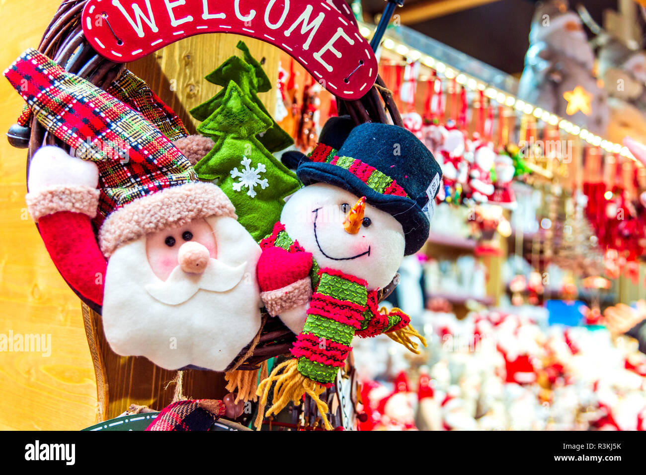 Straßburg, Frankreich. Marche de Noel, Place de la Cathedrale einen der Weihnachtsmärkte im Elsass. Stockfoto