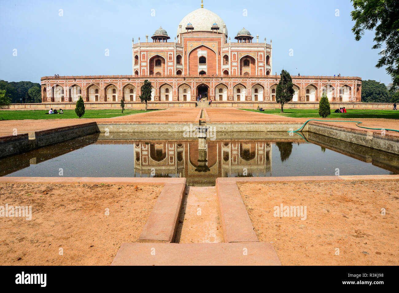 Indien, New Delhi. Humayun's Grabmal, Archaeological Survey of India, World Heritage Site, einen Pool und Wasser Kanalsystem Stockfoto