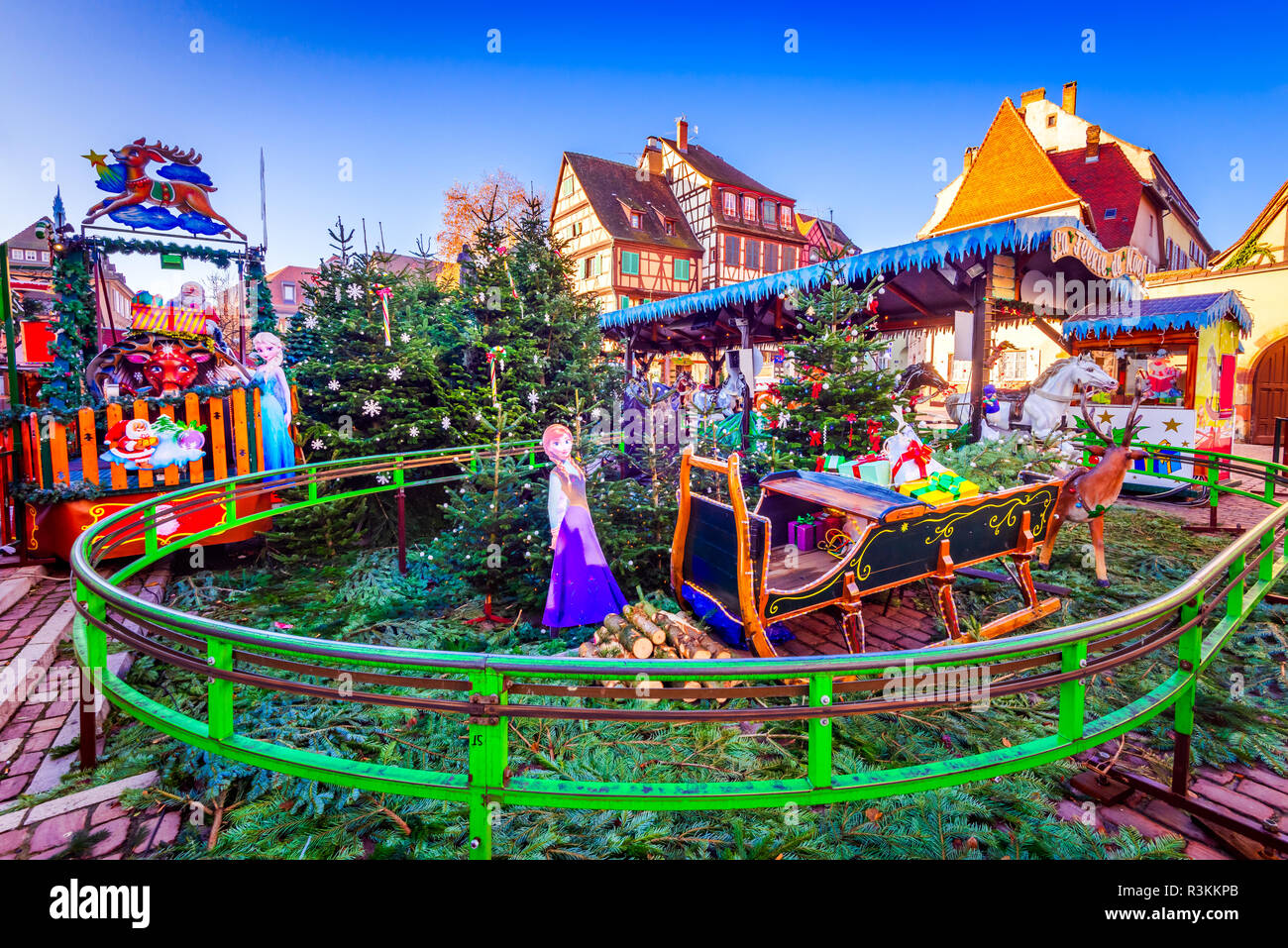 Colmar, Elsass, Frankreich. Kinder Weihnachtsmarkt in Petit Venise, berühmt in Europa. Stockfoto