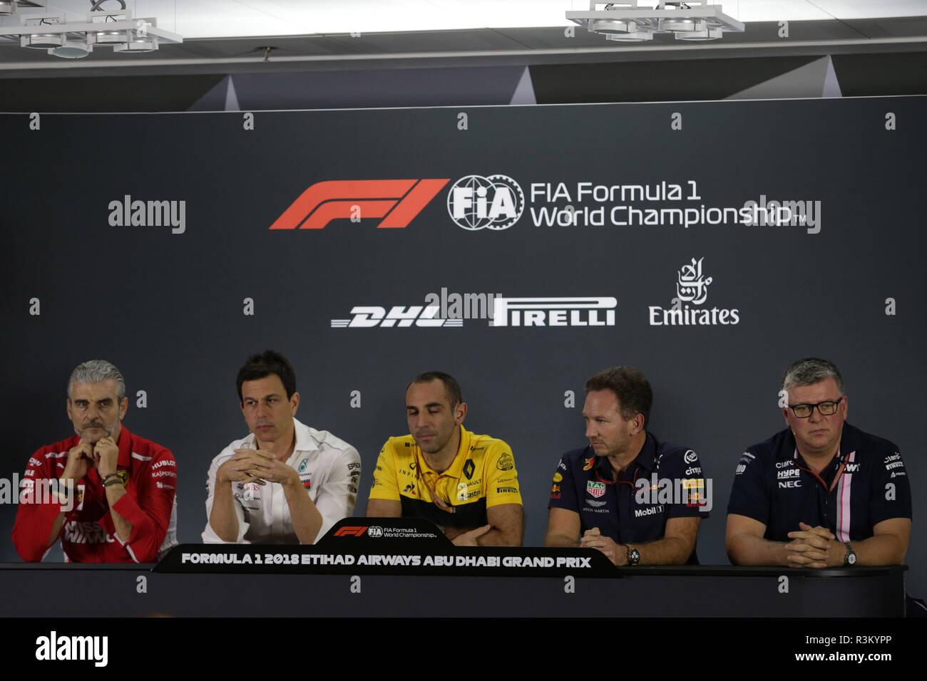 Abu Dhabi, VAE. 23. Nov 2018. Sport Formel 1 Grand Prix von Abu Dhabi 2018 Im Bild: Team Manager Pressekonferenz: Maurizio Arrivabene (ITA) Ferrari Teamchef Toto Wolff (GER) Mercedes AMG W 1 Gesellschafter und Geschäftsführer Cyril Abiteboul (FRA) Renault Sport F1-Geschäftsführer Christian Horner (GBR), Red Bull Racing, Sporting Director Otmar Szafnauer (USA) Racing Point Force India F1 Team AG und CEO Credit: LaPresse/Alamy leben Nachrichten Stockfoto