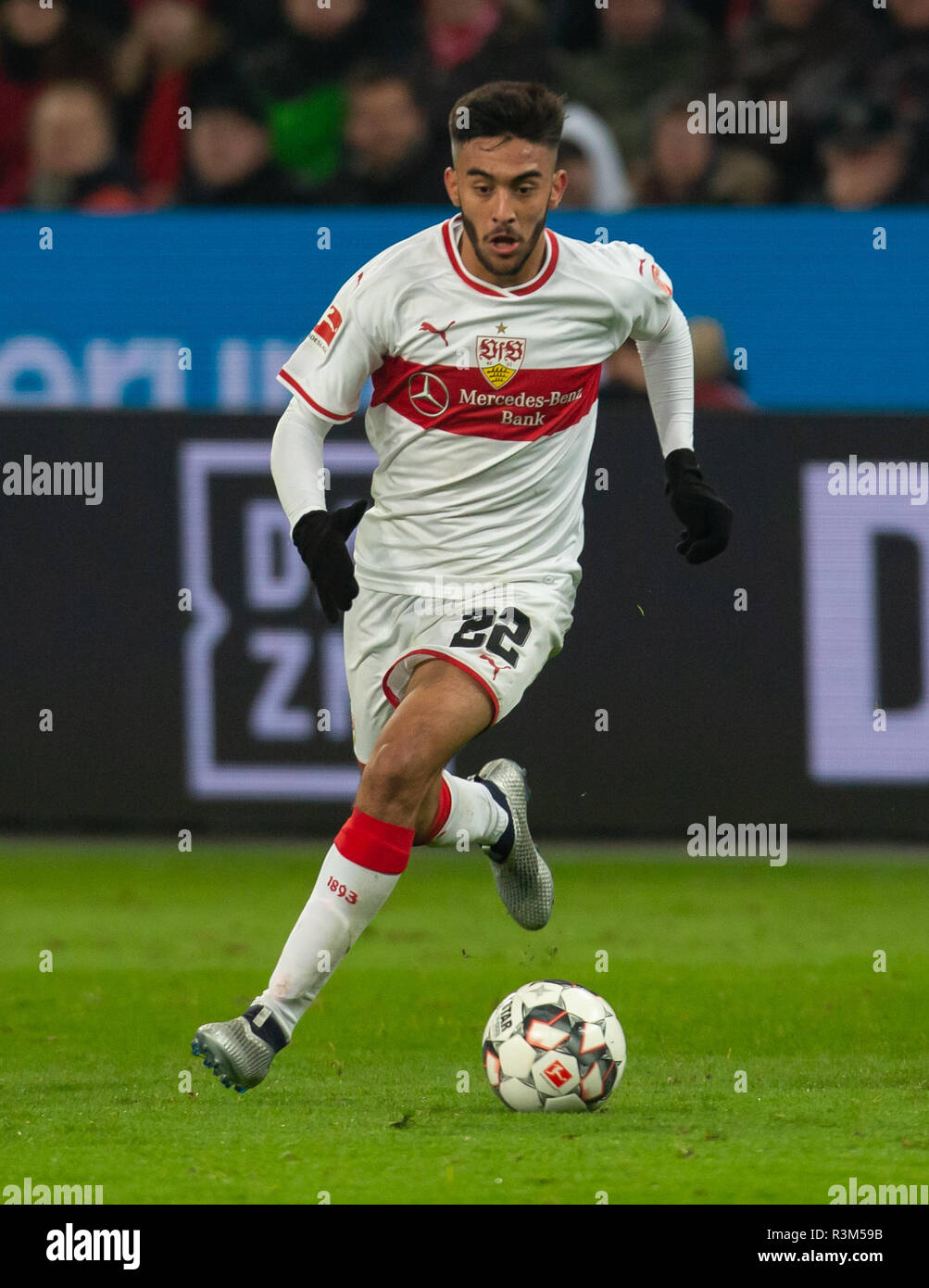 Leverkusen, 23. November 2018, Bundesliga, Bayer 04 Leverkusen vs VfB Stuttgart: Emiliano Adriano Insua (VfB) in Aktion. Credit: Jürgen Schwarz/Alamy leben Nachrichten Stockfoto