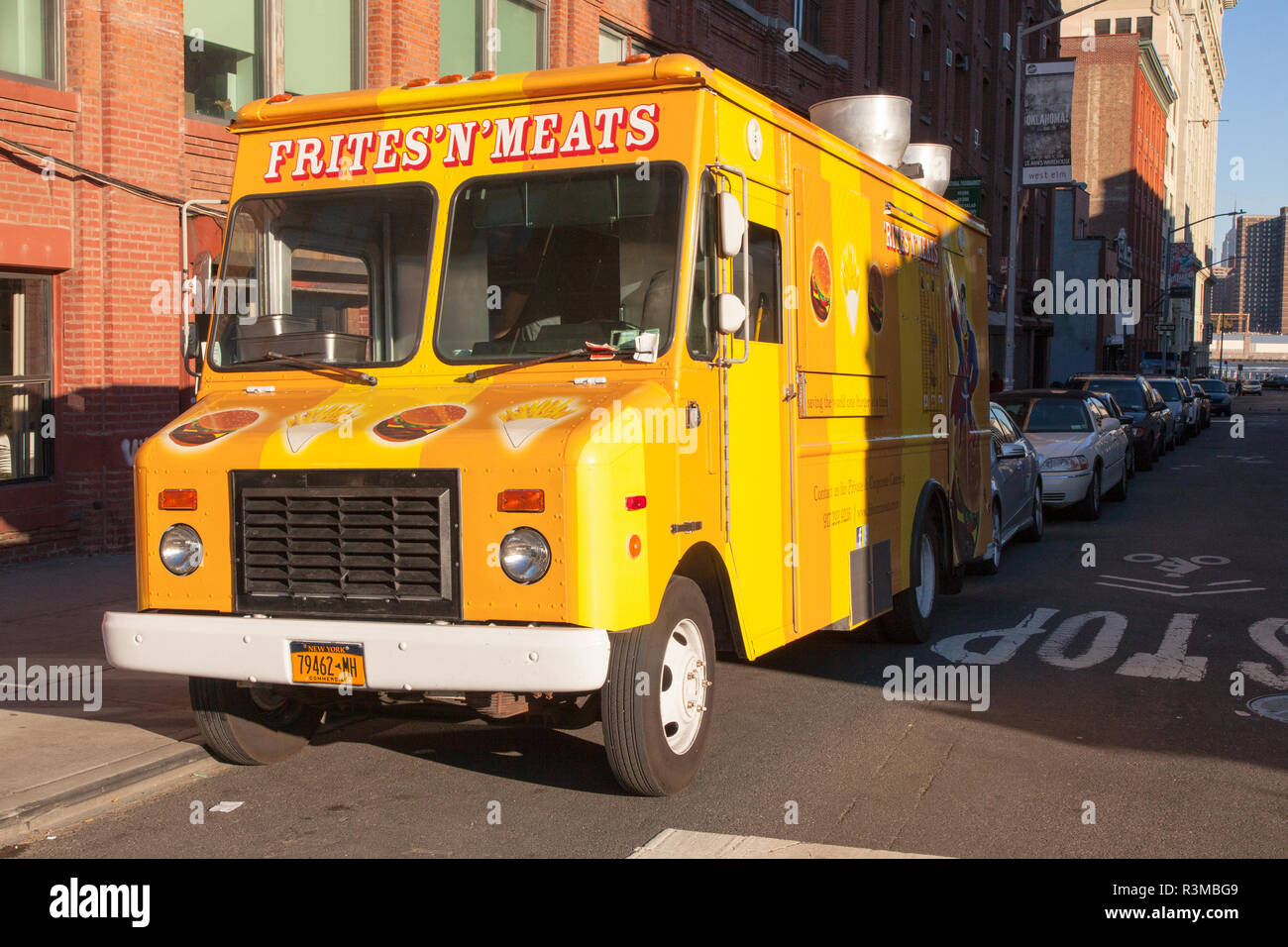 Frites und Fleisch essen Lkw, Dumbo, Brooklyn, New York, Vereinigte Staaten von Amerika. Stockfoto