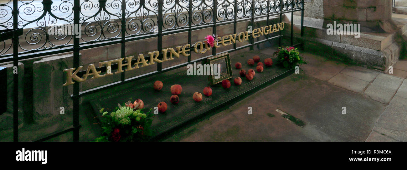 Katharina von Aragon Grab, Innere Stadt Kathedrale von Peterborough, Cambridgeshire, England; Großbritannien; UK Stockfoto