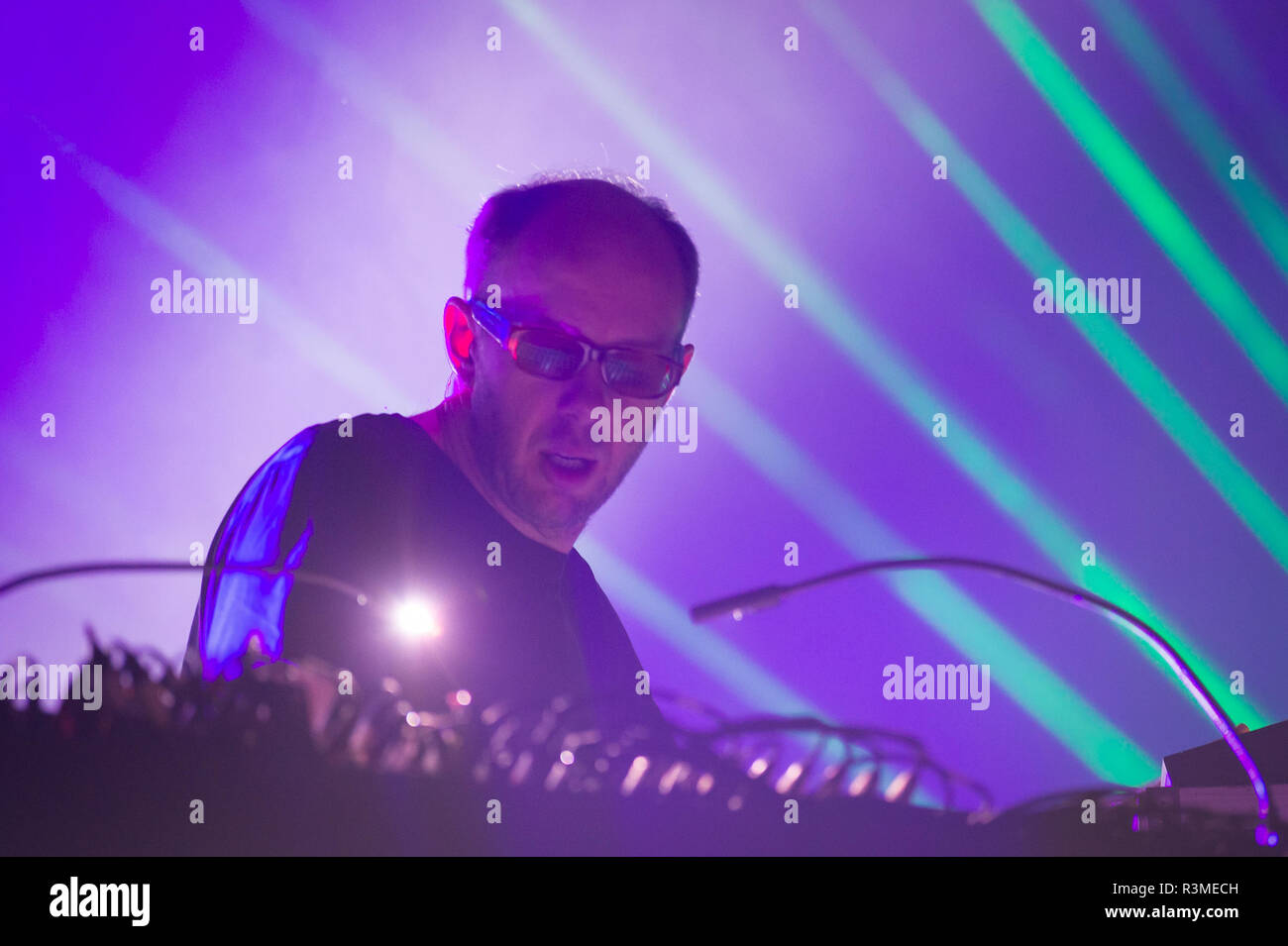 Tom Rowlands aus dem Chemical Brothers bei Orange Warschauer Festival in Warschau, Polen am 13. Juni 2015 Stockfoto