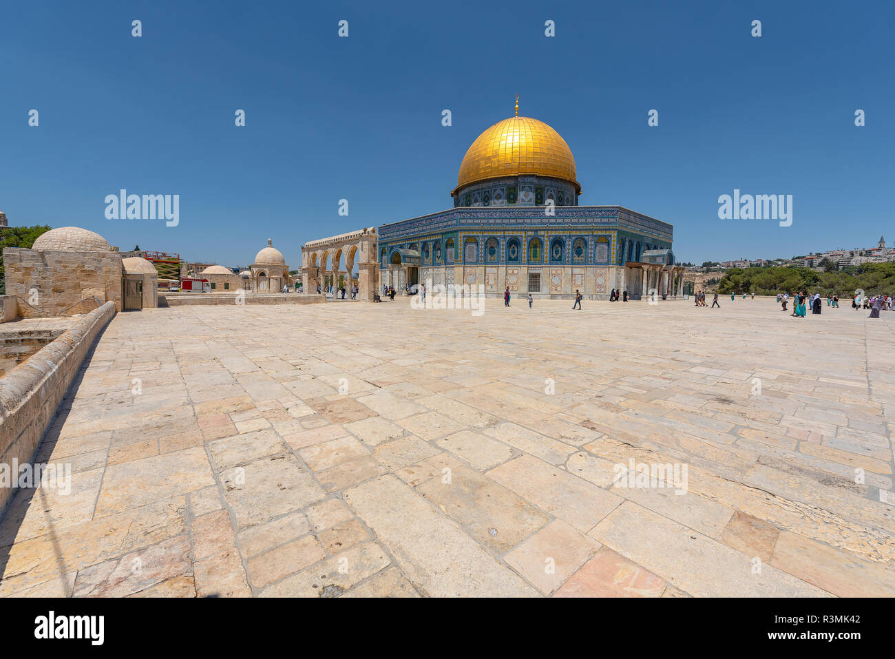 Die Menschen in der Kuppel des Rock. Es ist eine islamische Heiligtum auf dem Tempelberg in der Altstadt von Jerusalem entfernt. Stockfoto