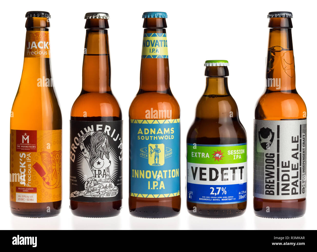 Sammlung von Jacks, Adnams, Vedett und Brewdog indische Pale Ale Biere auf weißem Hintergrund Stockfoto