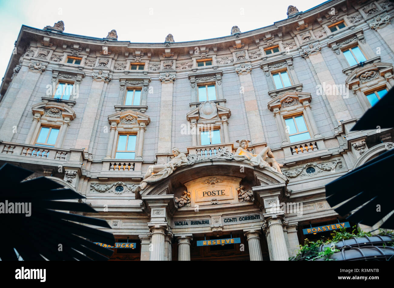 Mailand, Italien - 22.November 2018: Äußere des Der erste Starbucks concept store in Mailand, Italien bekannt als die Milano Rösterei Stockfoto