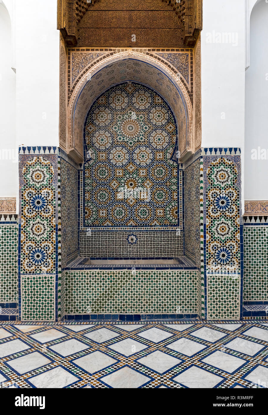 Fliesen- Brunnen am Museum Dar Si Said, Marrakesch (Marrakesch), Marokko Stockfoto