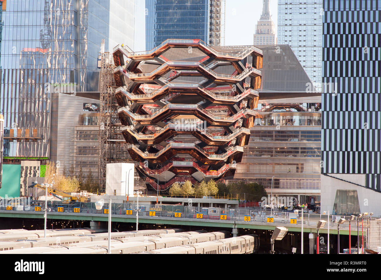 Schiff das Wahrzeichen Thomas Heatherwick Studio entwickelte Struktur im Bau im Hudson Yards Entwicklung, New York City, NY, USA Stockfoto