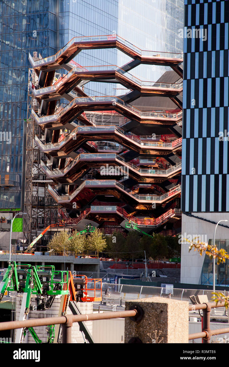 Schiff das Wahrzeichen Thomas Heatherwick Studio entwickelte Struktur im Bau im Hudson Yards Entwicklung, New York City, NY, USA Stockfoto