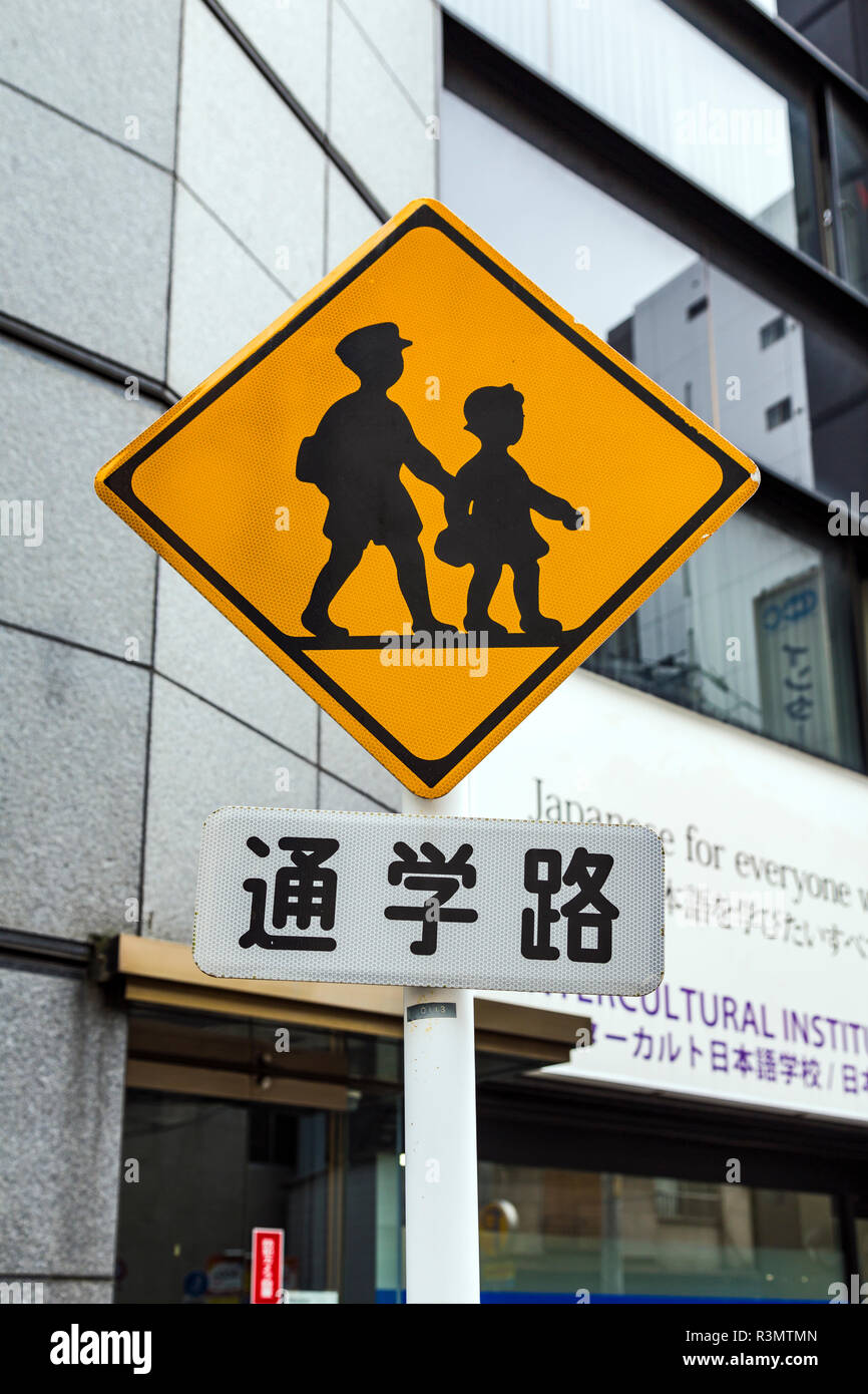 Tokio, Japan. Kinder, Schule Crossing Road Sign Stockfoto